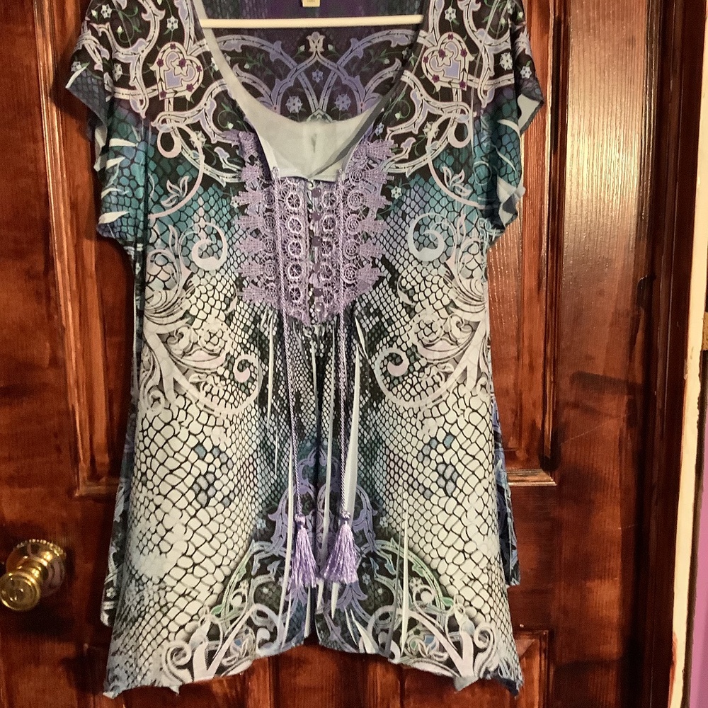 Women’s Unity World Wear Top Size M